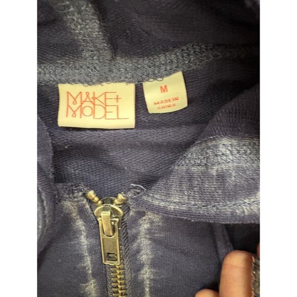 Navy Hoodie Make + Model Brand Size MEDIUM Navy hoodie - Picture 6 of 7